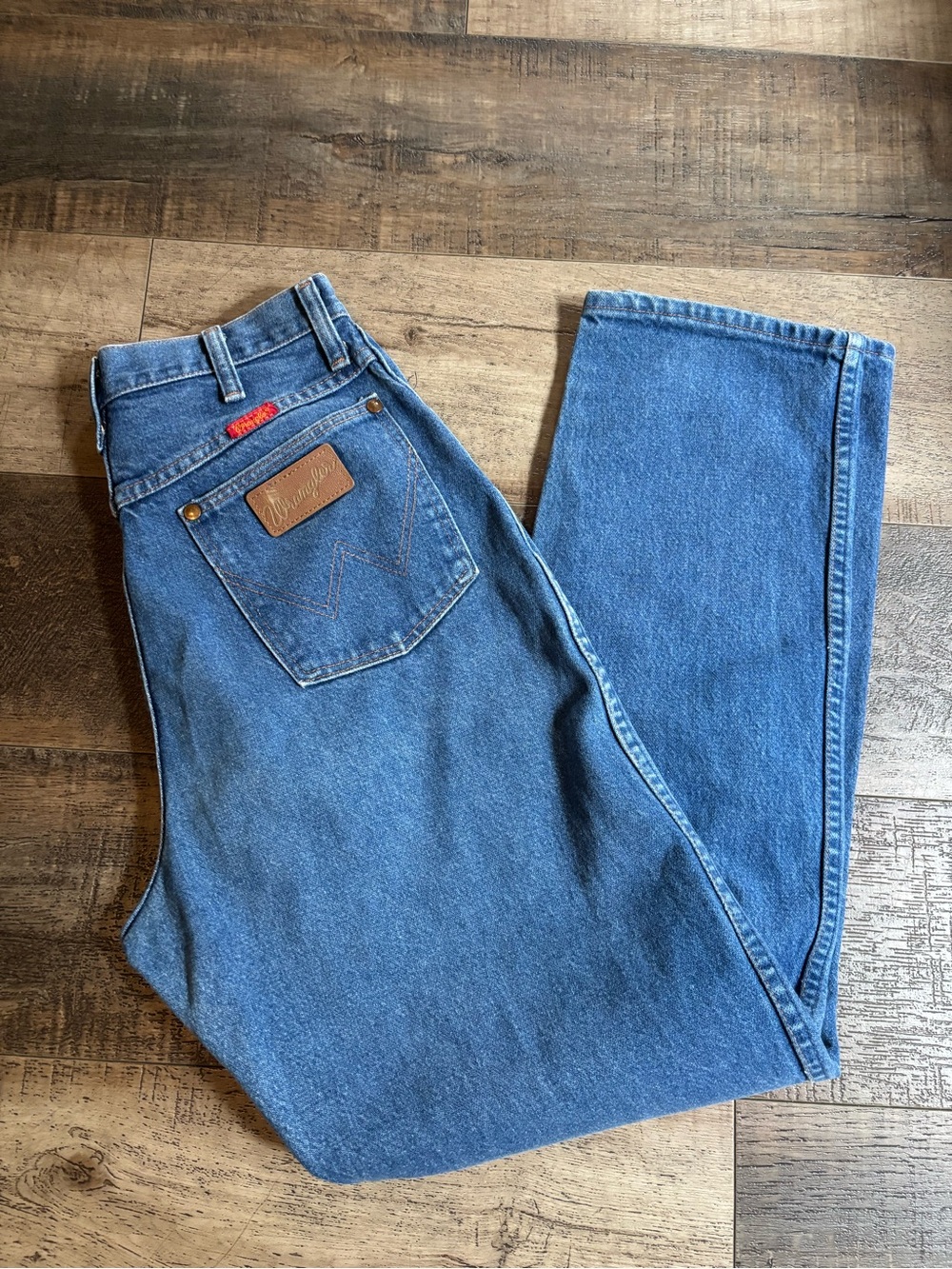 Wrangler High-Rise Women's Jeans in Medium Blue